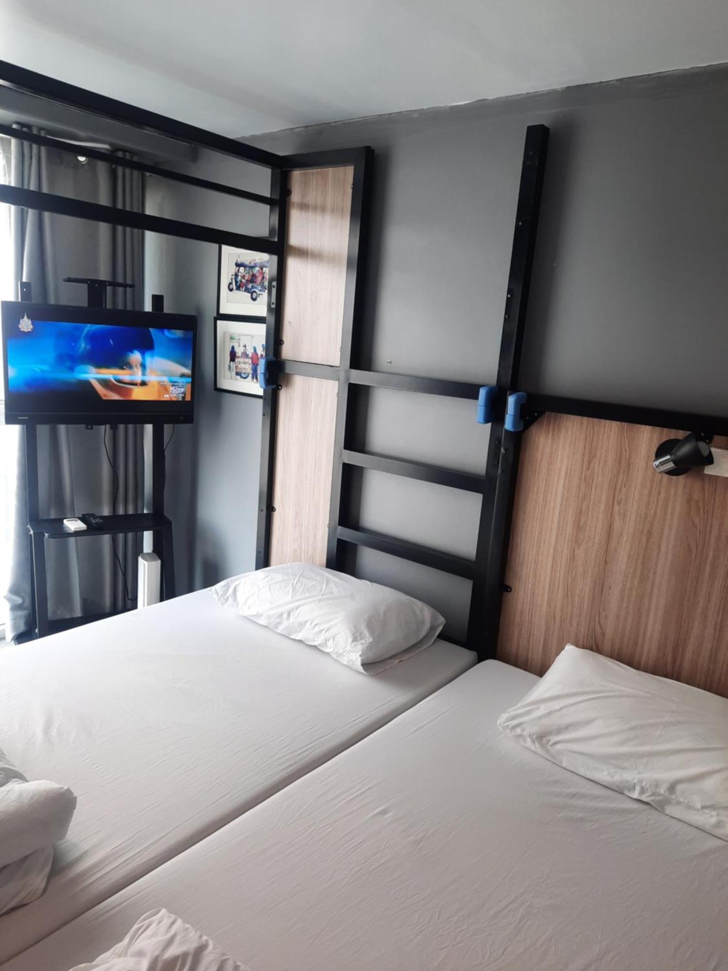 Sleep To Fly Hotel & Hostel Suvarnabhumi Airport Bangkok Exteriör bild